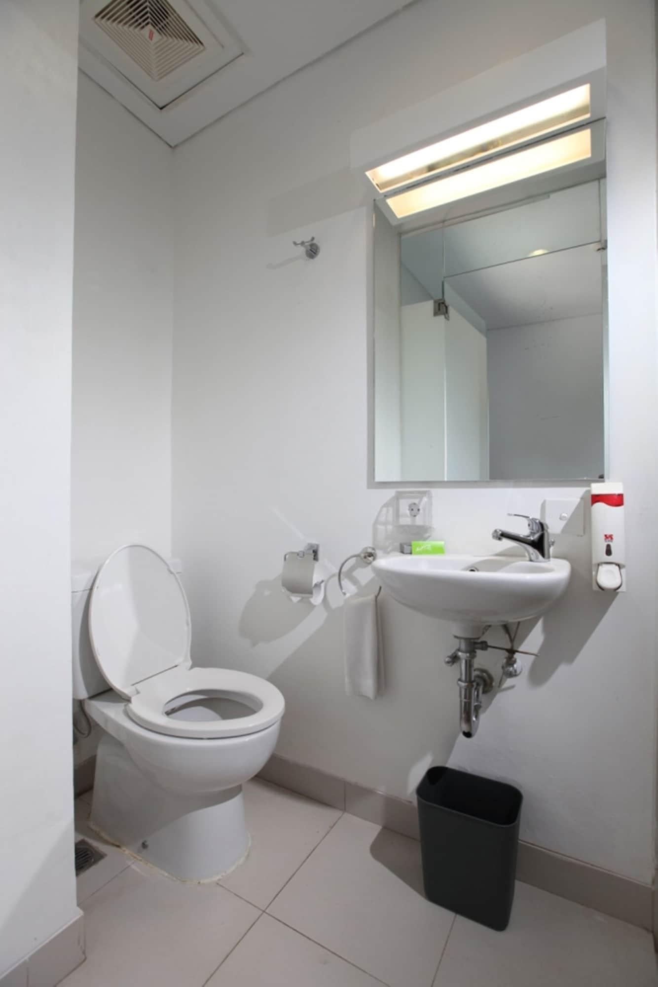Whiz Hotel Cikini Jakarta Exterior photo