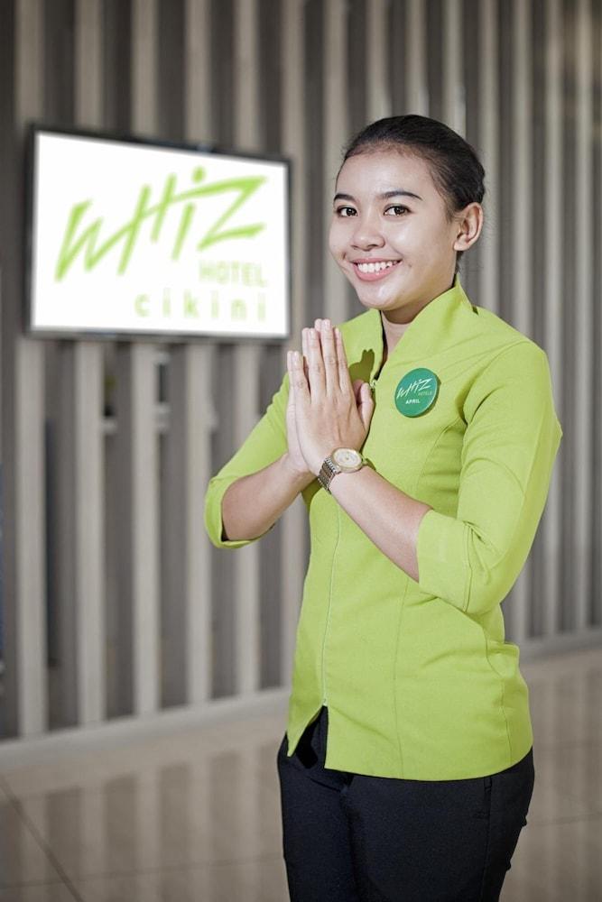 Whiz Hotel Cikini Jakarta Exterior photo
