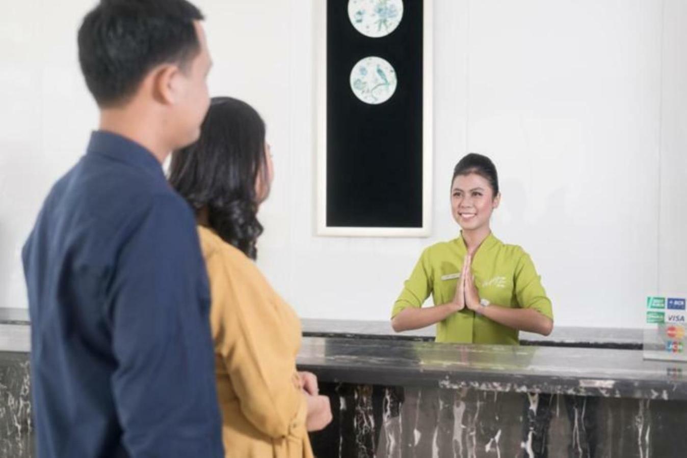 Whiz Hotel Cikini Jakarta Exterior photo
