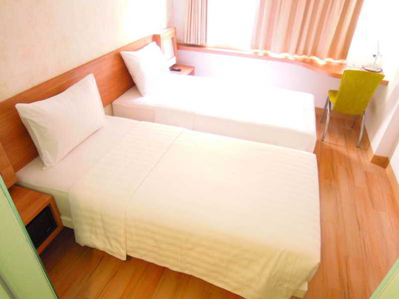 Whiz Hotel Cikini Jakarta Exterior photo