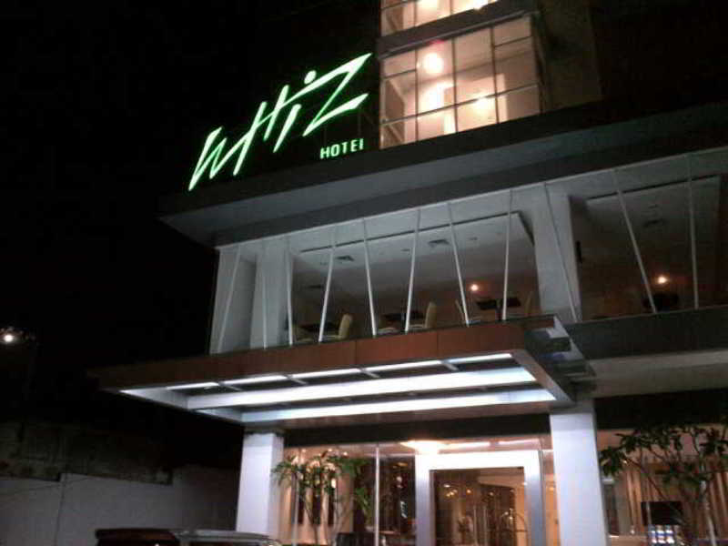 Whiz Hotel Cikini Jakarta Exterior photo