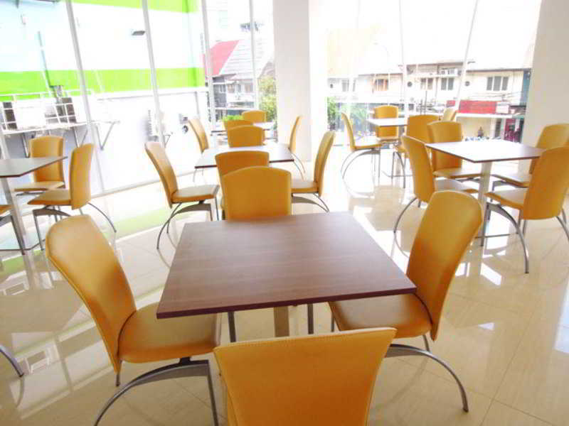 Whiz Hotel Cikini Jakarta Exterior photo