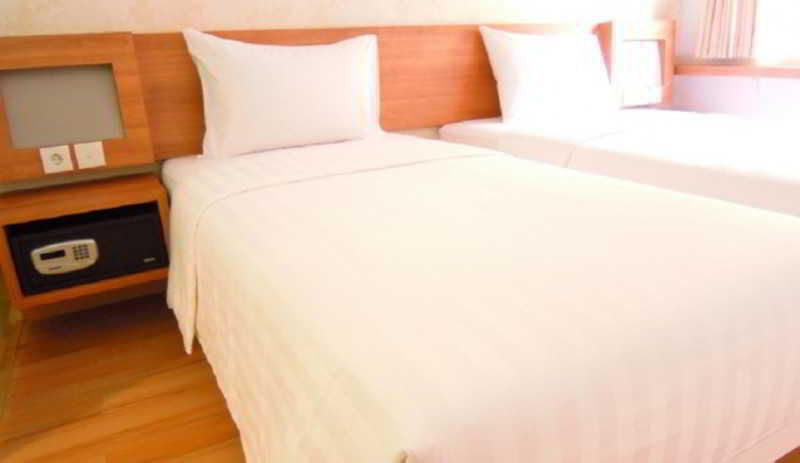 Whiz Hotel Cikini Jakarta Exterior photo
