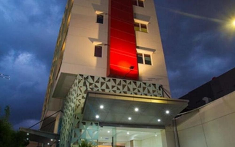 Whiz Hotel Cikini Jakarta Exterior photo