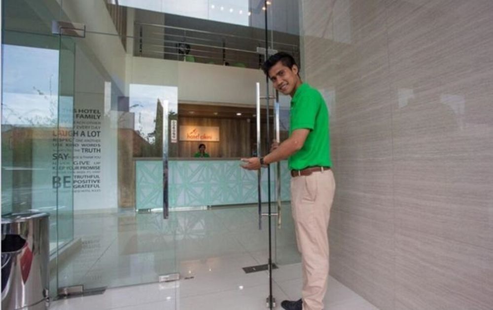Whiz Hotel Cikini Jakarta Exterior photo