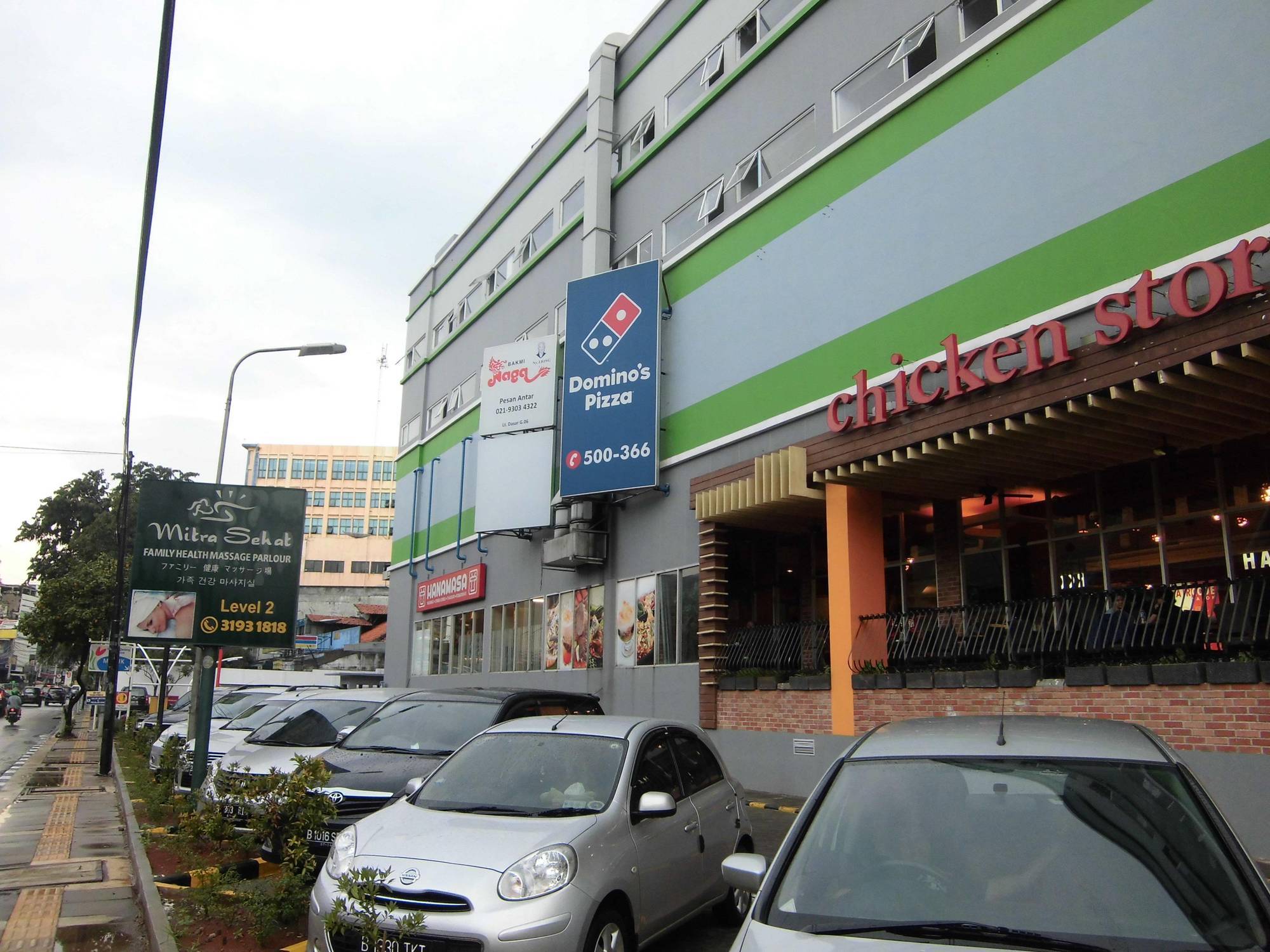 Whiz Hotel Cikini Jakarta Exterior photo