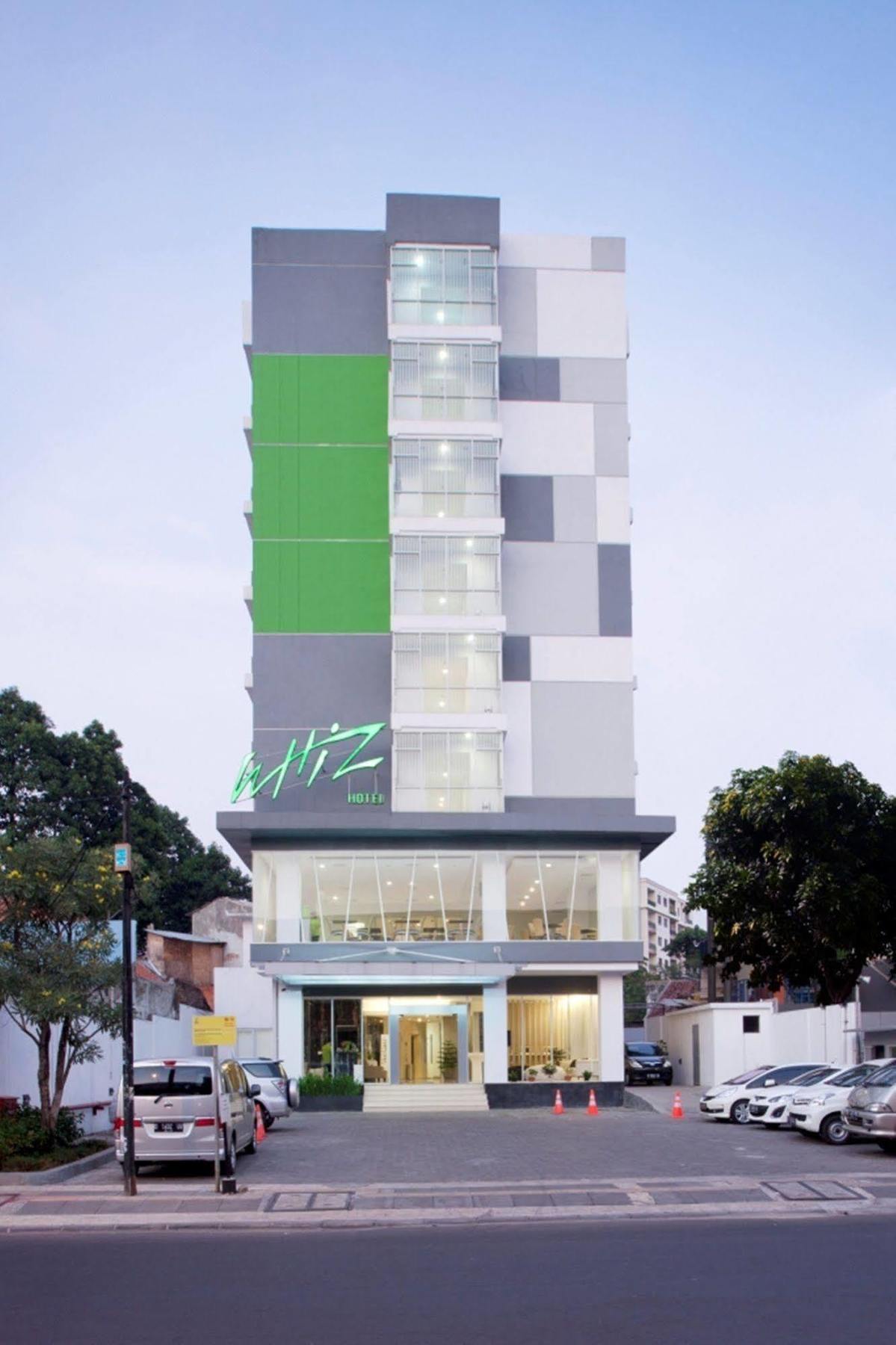 Whiz Hotel Cikini Jakarta Exterior photo